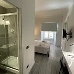 Must Be The Place 4* Rom
